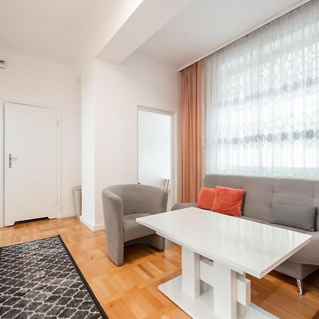Plac Zbawiciela 3-Bedroom Apartment ワルシャワ エクステリア 写真