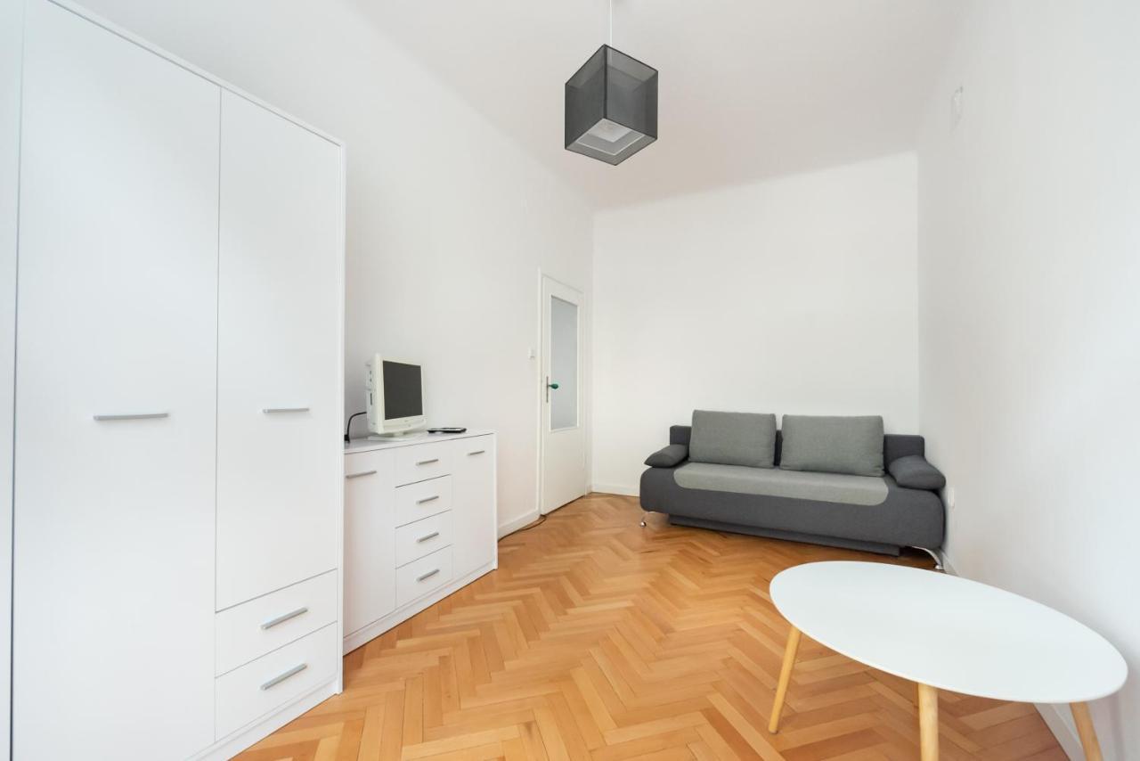 Plac Zbawiciela 3-Bedroom Apartment ワルシャワ エクステリア 写真