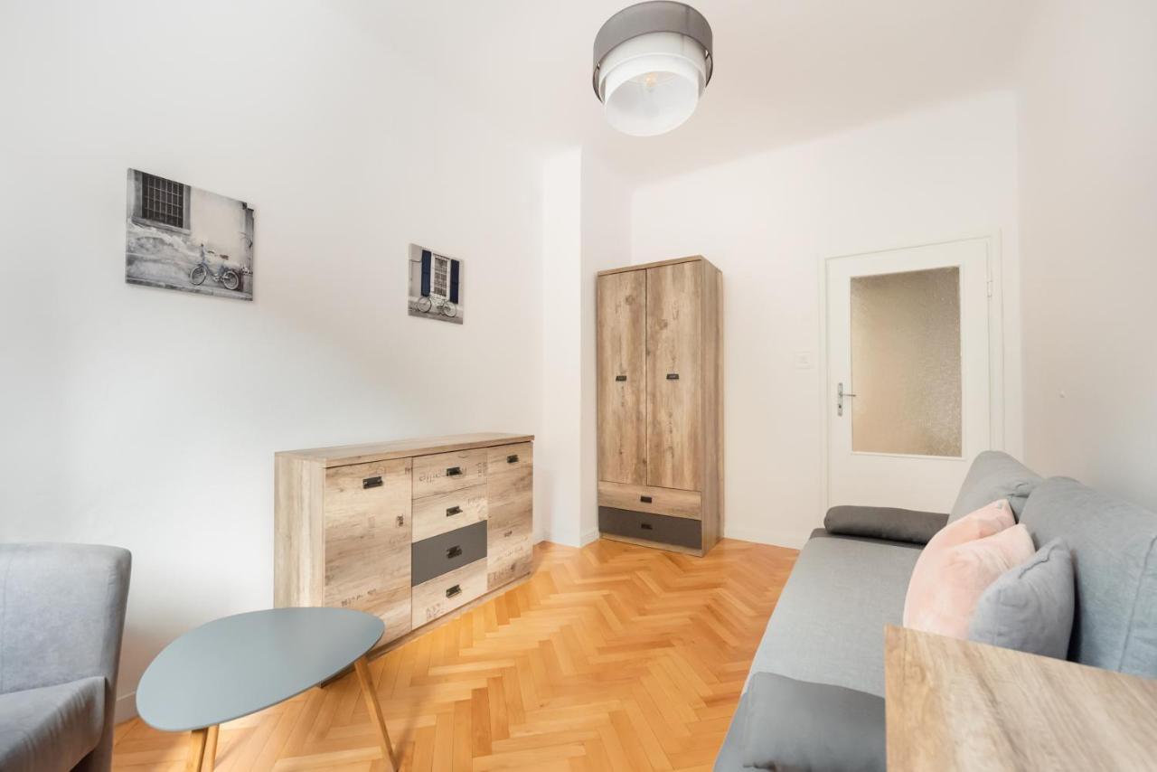 Plac Zbawiciela 3-Bedroom Apartment ワルシャワ エクステリア 写真