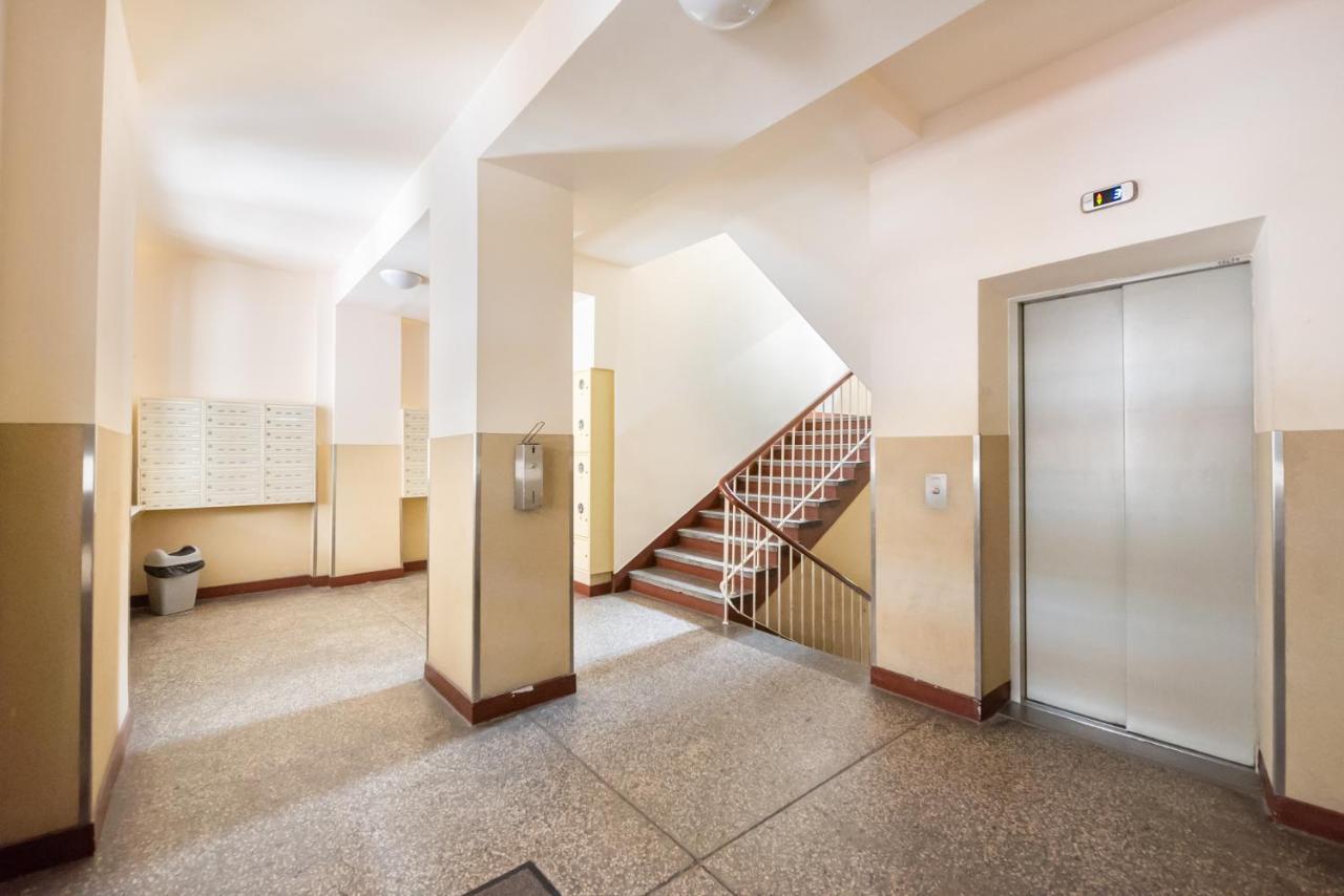 Plac Zbawiciela 3-Bedroom Apartment ワルシャワ エクステリア 写真