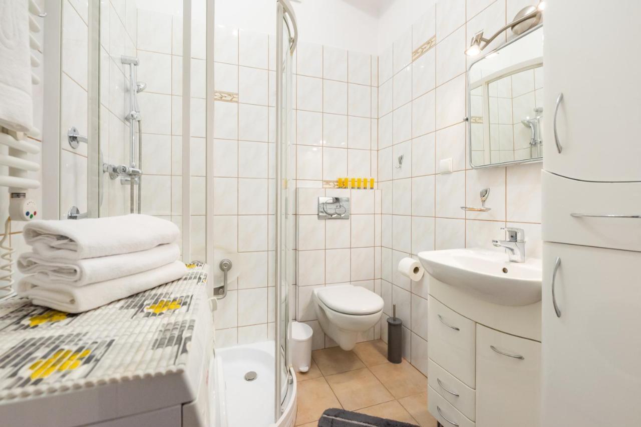 Plac Zbawiciela 3-Bedroom Apartment ワルシャワ エクステリア 写真